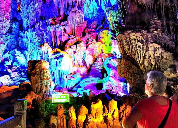 Planeie as suas visitas às grutas mais bonitas do mundo