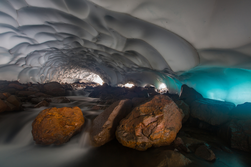 Caverna de gelo do vulcão Mutnovsky