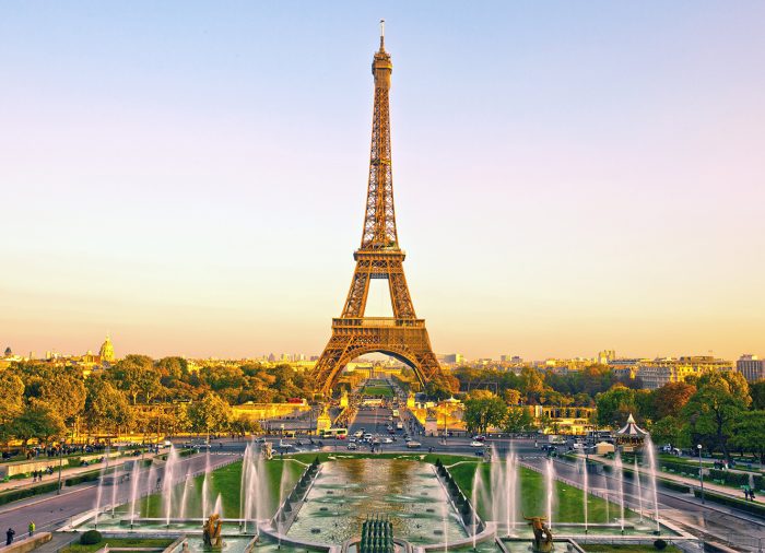 Disneyland Paris e a Torre Eiffel abrem as suas portas